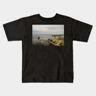 Calm at low tide Kids T-Shirt